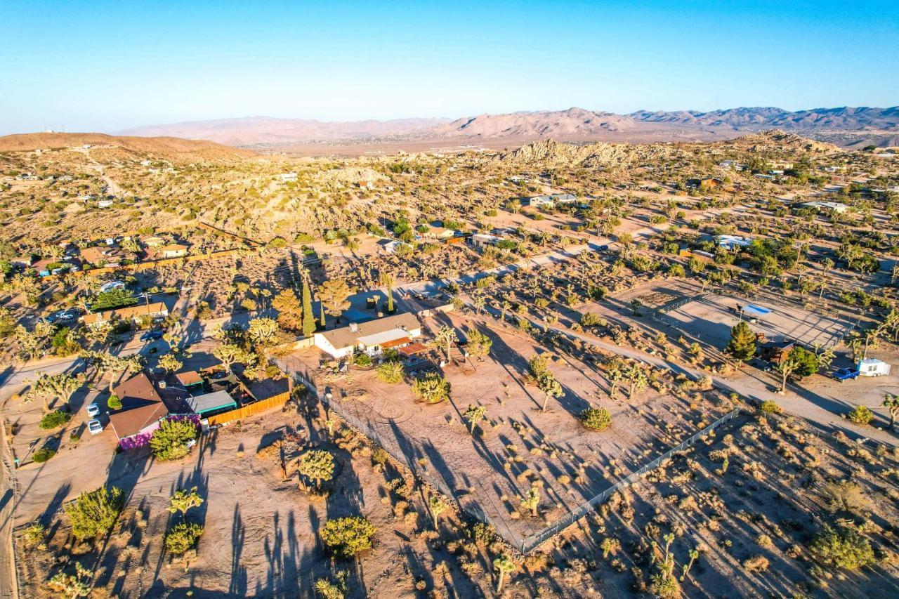 Dez-Art Retreat Yucca Valley Exterior foto